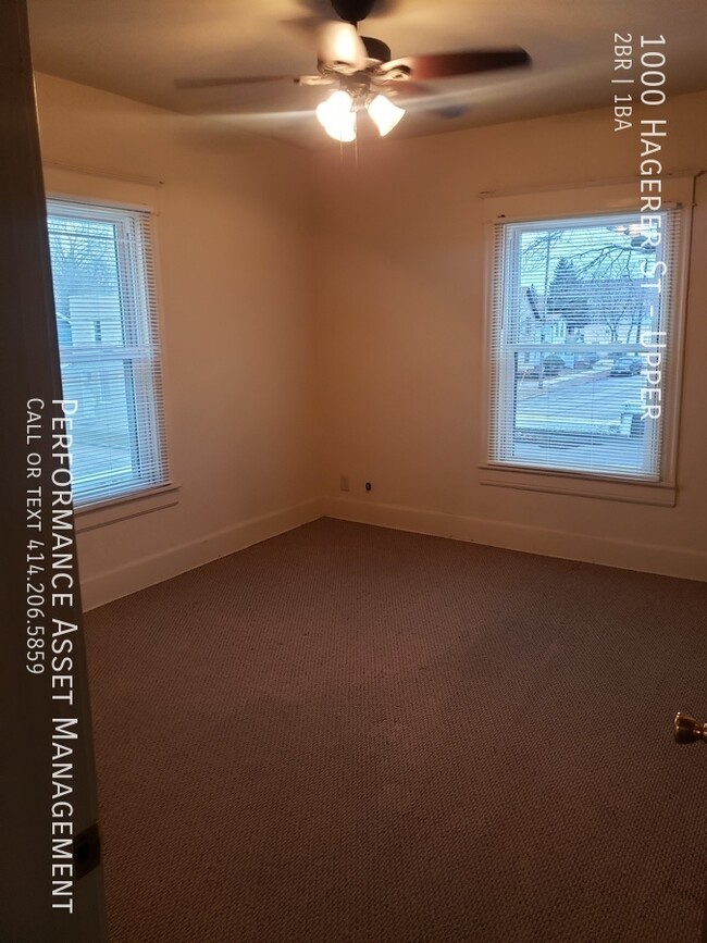 Building Photo - Spacious 2 bedroom Racine upper