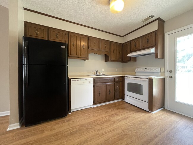 Building Photo - 100 Lanier Dr