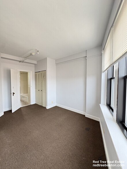 Building Photo - 475 Commonwealth Ave