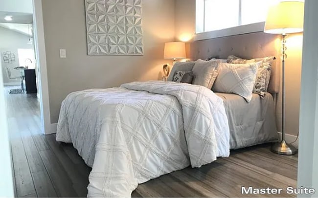 Building Photo - Beautiful 4 Bed, 3 Bath Walking Distance to the Beach!!!