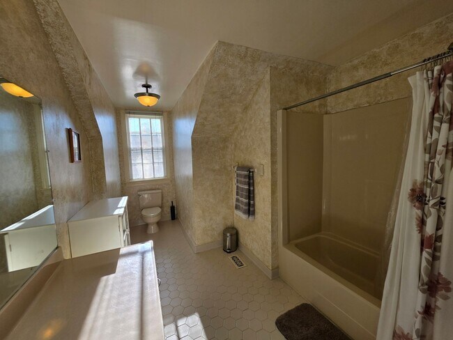 Building Photo - Ghent Square