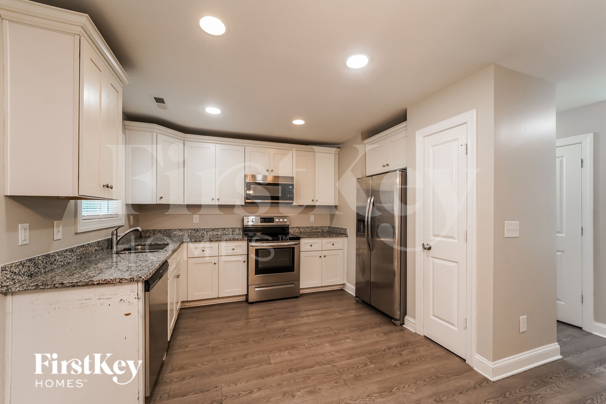 Building Photo - 656 Smith St