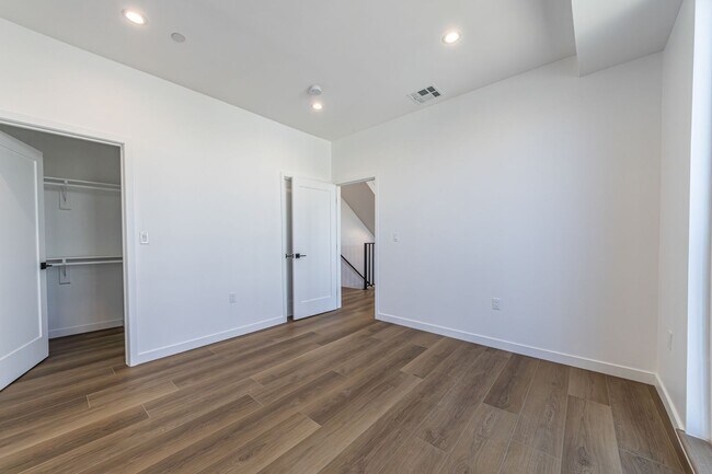 Building Photo - 5506 Barton Ave