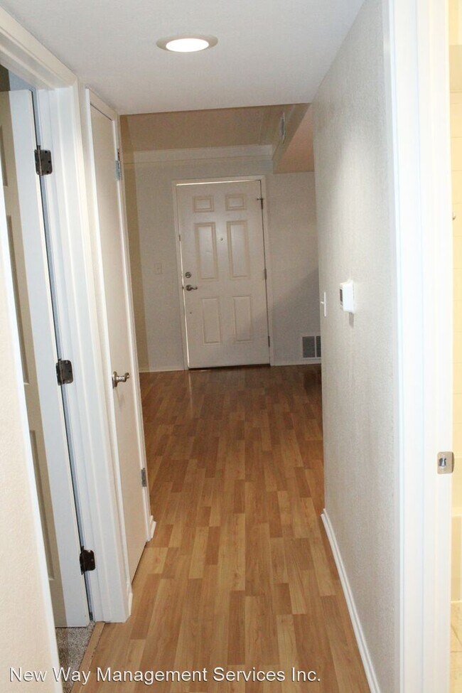 Building Photo - 2 br, 2 bath House - 1223 Lakeview Circle