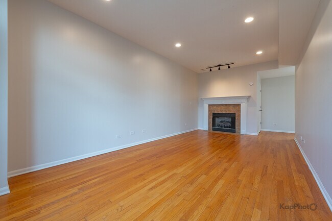 Building Photo - 2226 W Monroe St
