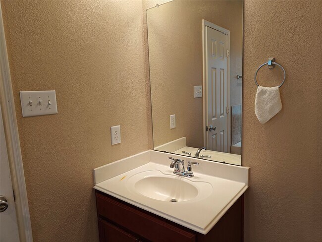 Building Photo - 7915 Moss Springs Ct