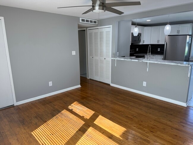 Building Photo - 2431 Shadowood Dr