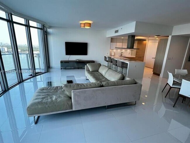 Building Photo - 17301 Biscayne Blvd