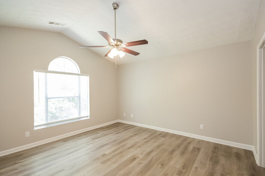 Building Photo - 3054 Aberdeen Way