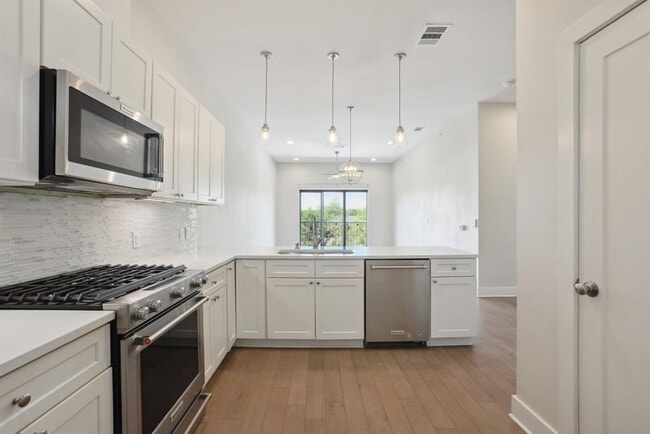 Building Photo - 908 Nueces St