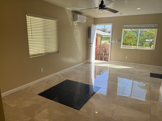 Building Photo - 4858 Palm Ave