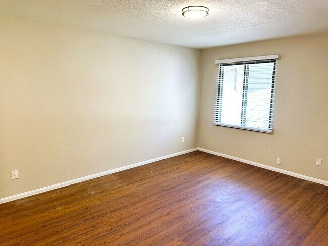 Building Photo - Fully Remodeled Second Story Condo with La...
