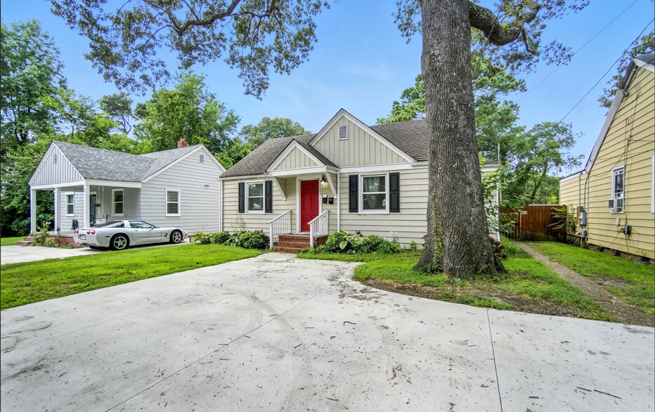 Building Photo - 2605 Bapaume Ave