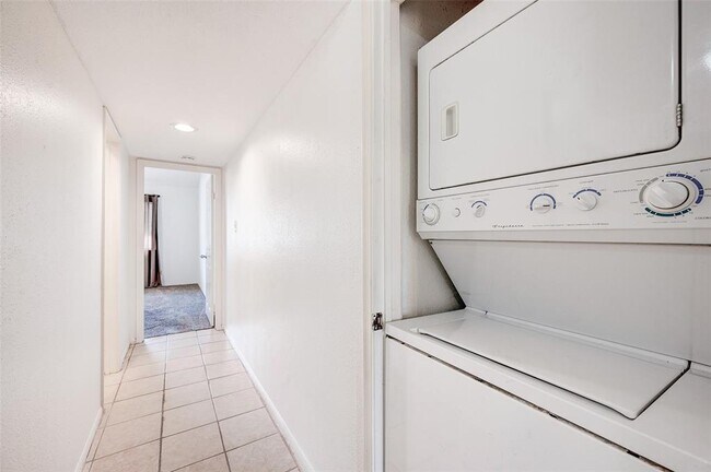 Building Photo - 16800 Sugar Pine Dr
