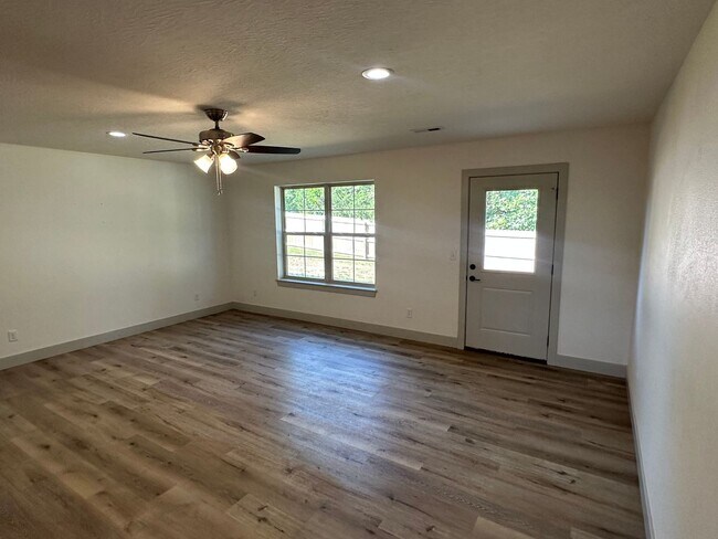 Building Photo - Now LEASING in Summit Pass! Available May 18, 2026!