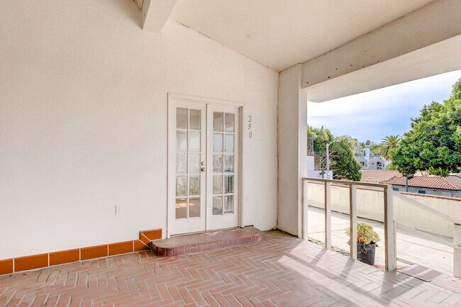 Building Photo - 288 S Coronado St