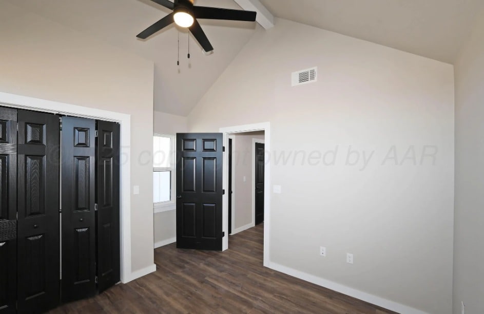 Building Photo - 925 E Loop 335 S