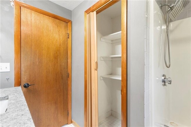 Building Photo - 32 Lawnacre Dr