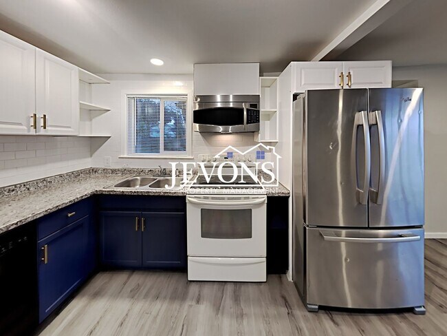 Primary Photo - 3303 S Ainsworth Ave