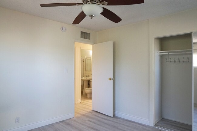 Building Photo - 39220 Karen St