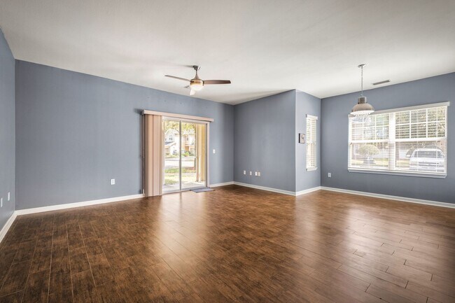 Building Photo - End unit townhome in The Cottages at Oakleaf Plantation