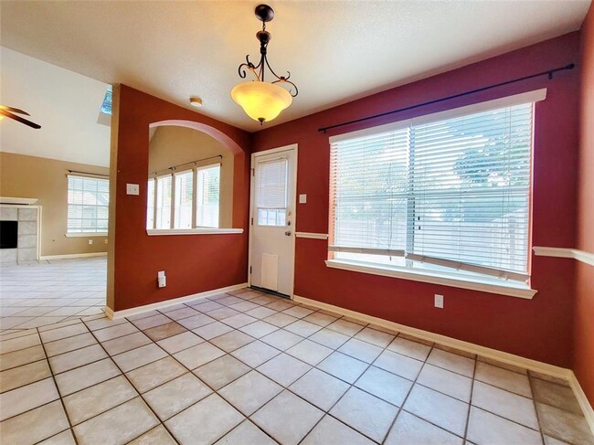 Building Photo - 1530 Arusha St