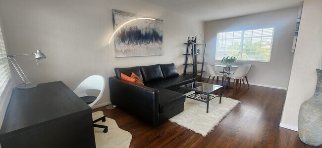 Building Photo - Kensington: Renovated Spacious Residence: Cook's kitchen, Includes parking