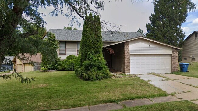 Building Photo - 6448 Wanda Ave