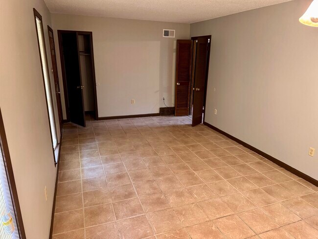 Building Photo - 3084 Greenbranch Dr