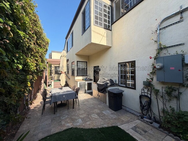 Building Photo - 237 Novara Dr