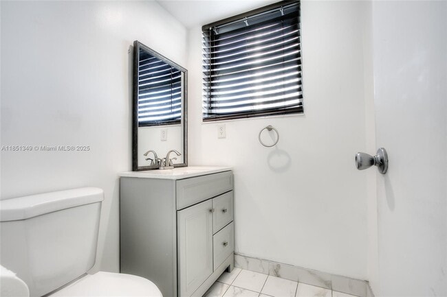 Building Photo - 4001 S Ocean Dr