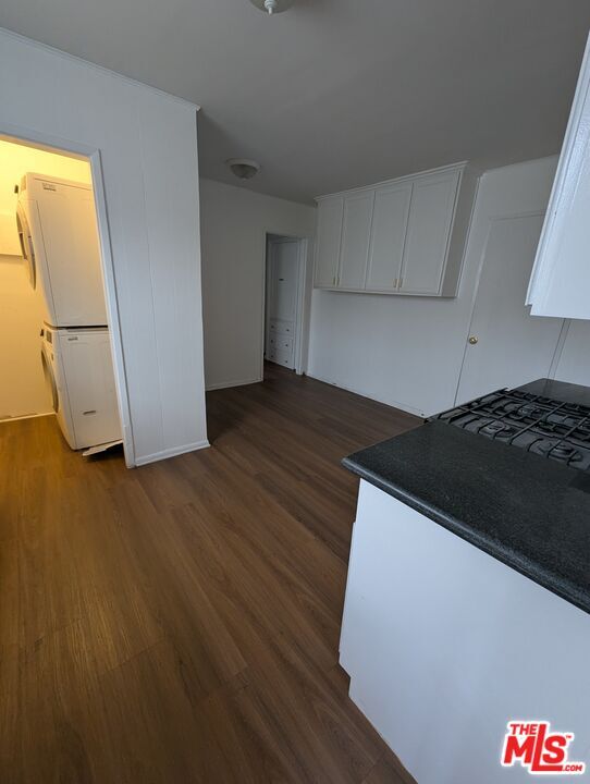 Building Photo - 640 N Poinsettia Pl