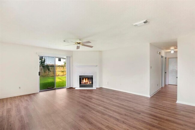Building Photo - 18023 Lago Forest Dr