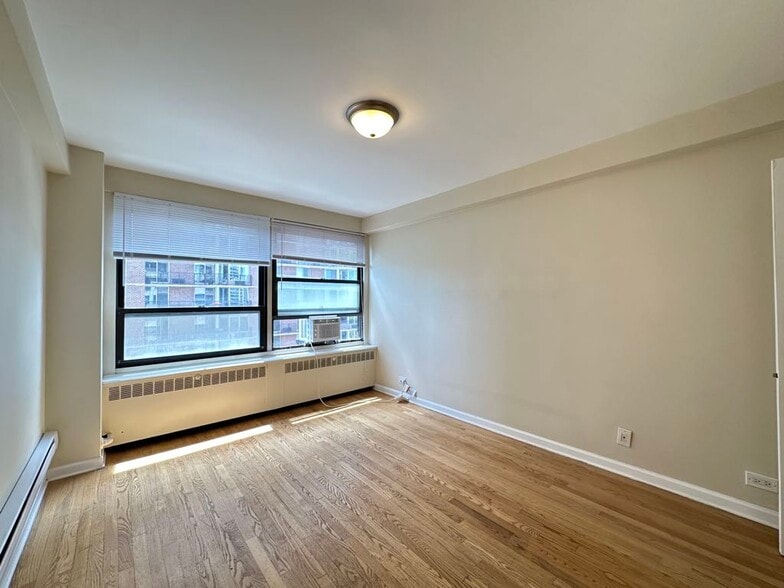 Building Photo - 4180 N Marine Dr
