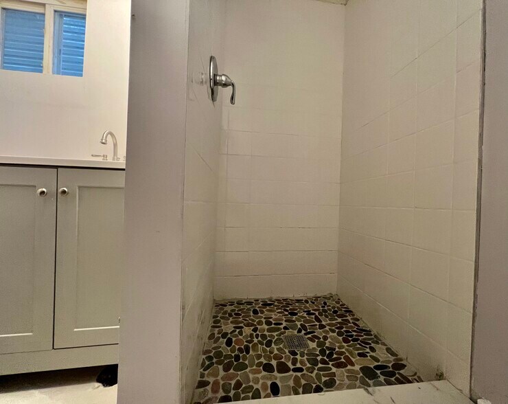 Building Photo - 27 Sheffield St