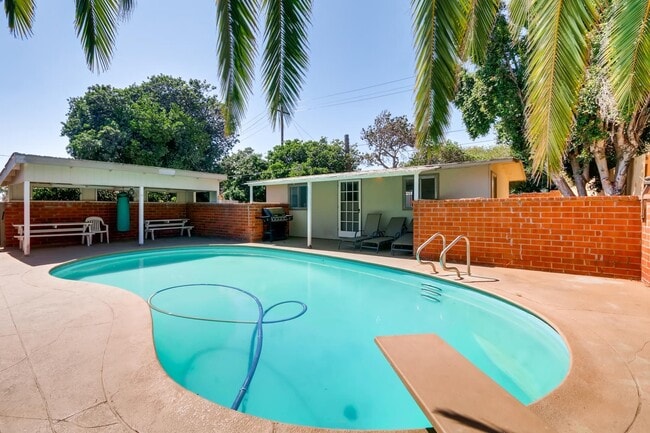 Building Photo - Upgraded 4 Bedroom/3 bath Home with Pool &...