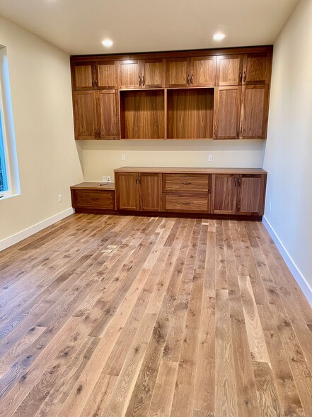 Office room - 5020 Maltby Rd