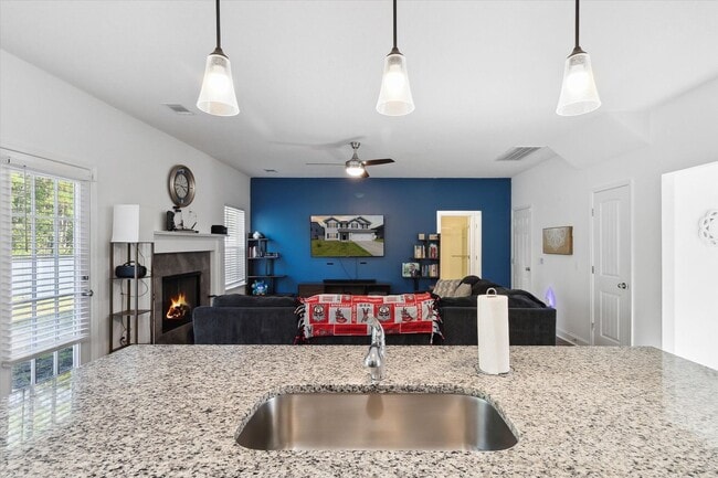 Building Photo - AVAILABLE OCTOBER 2025 [PET FRIENDLY]