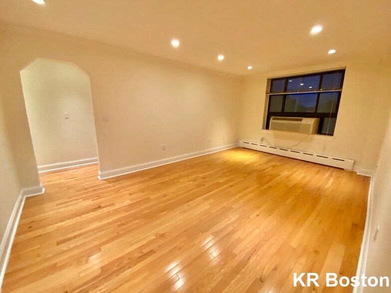 Building Photo - 6 Hilliard St