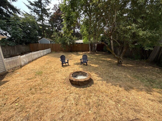 Building Photo - 4627 Thorman Ave NE