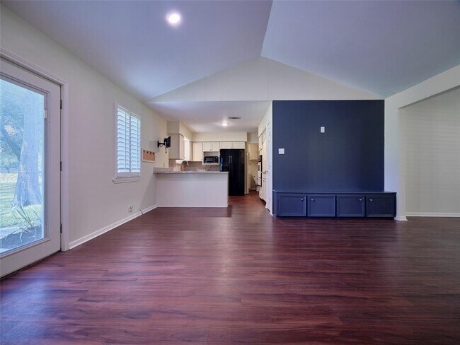 Building Photo - 902 Clover Ridge Ave