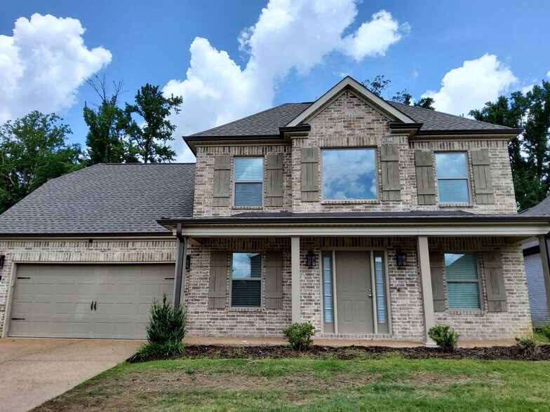 Primary Photo - Beautiful newly built single family home i...