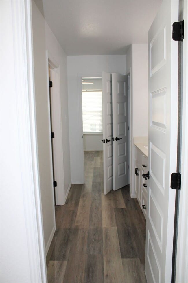 Building Photo - COX-NORTHRIDGE DR-1