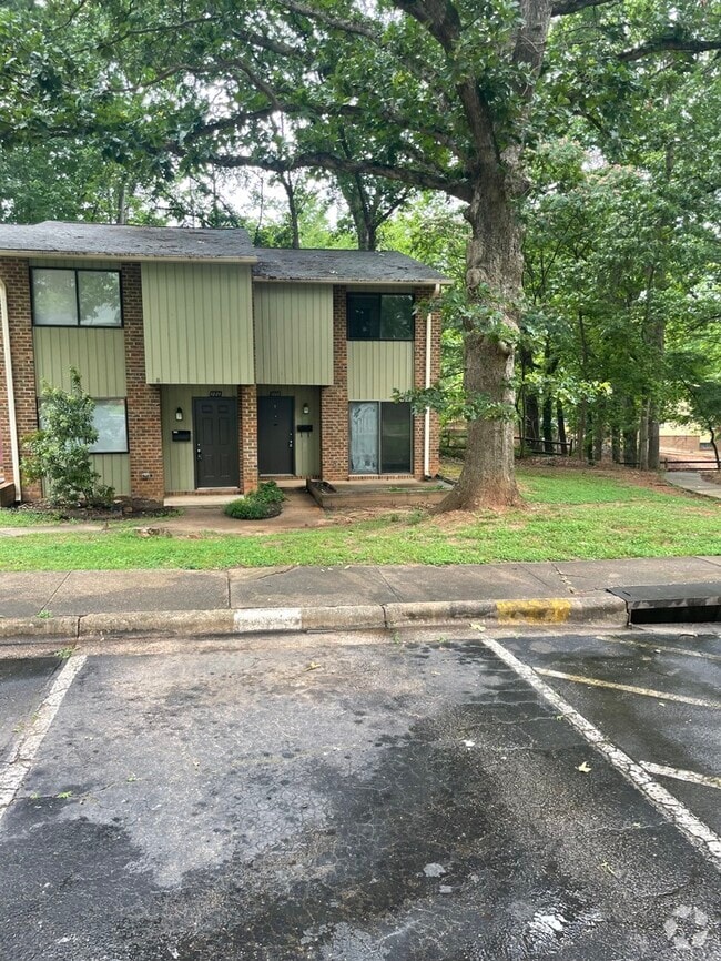 Building Photo - 2BD 1.5BA Townhome!