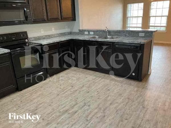 Building Photo - 664 River Garden Dr