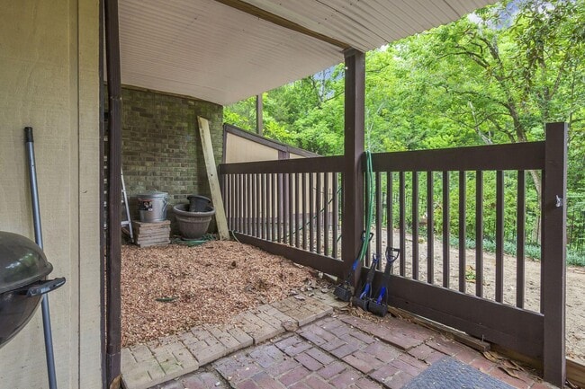 Building Photo - 18 Hidden Cove Cir