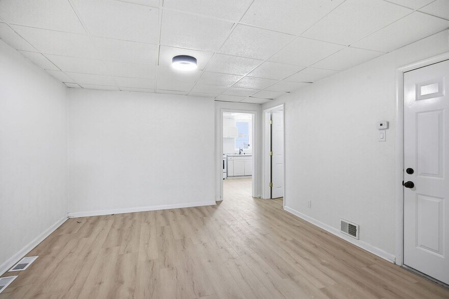 Building Photo - 141 Oneida St