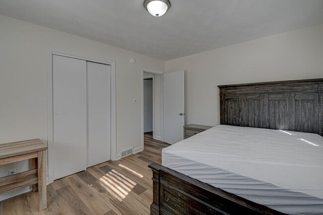 Building Photo - 1465 Brookwood Dr