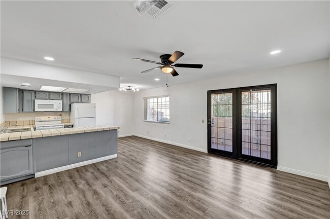 Building Photo - 4150 Sanderling Cir