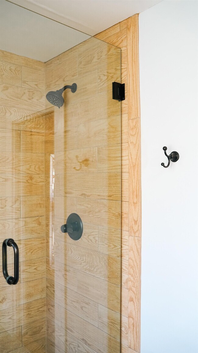 Building Photo - 14 Sanchez Ave